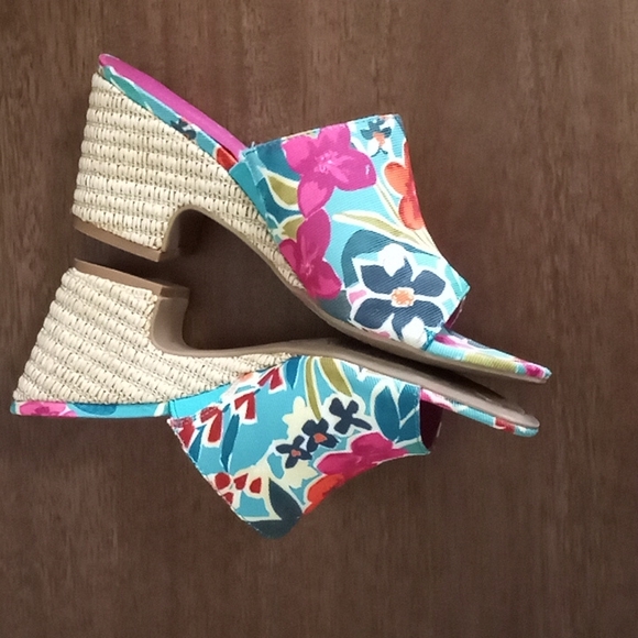 Shoes - Picture 2 of 4